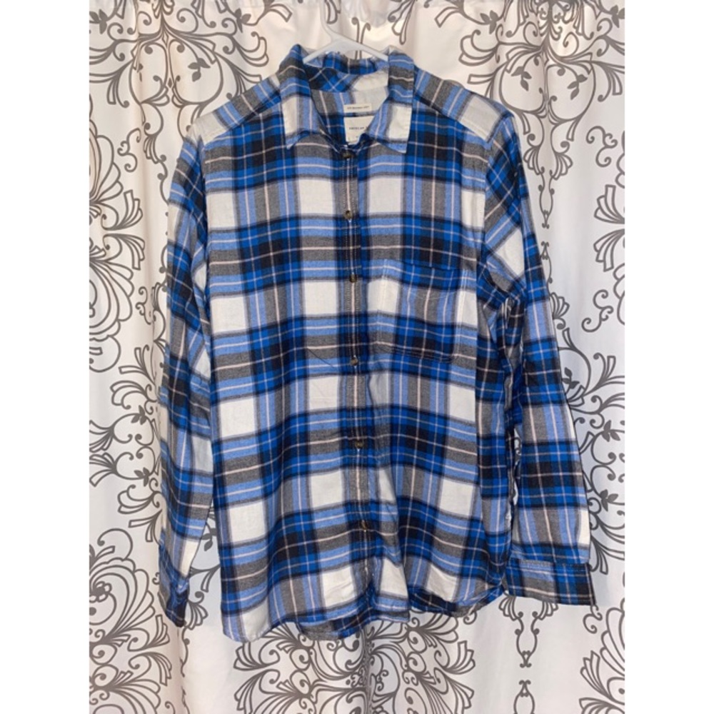 American Eagle boyfriend fit blue and gray flannel shirt